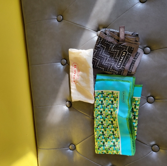 Coach Scarfs - Picture 6 of 14